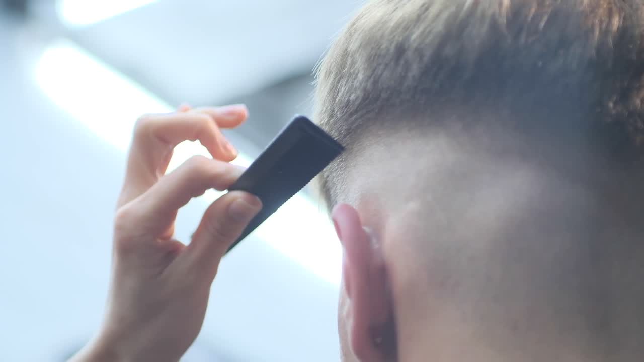 Professioneller Fade-Schnitt bei LOCA Barber Salzburg